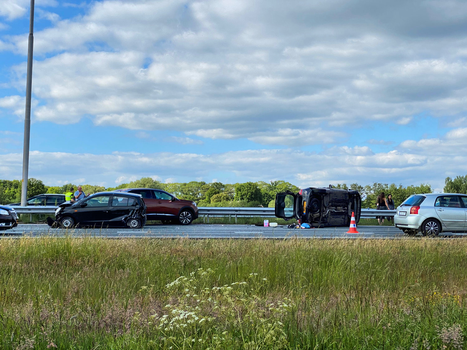 Ongeval op de A1 bij hectometerpaal 53,5 Re op 20 mei 2020 (foto: Damian Ruitenga)
