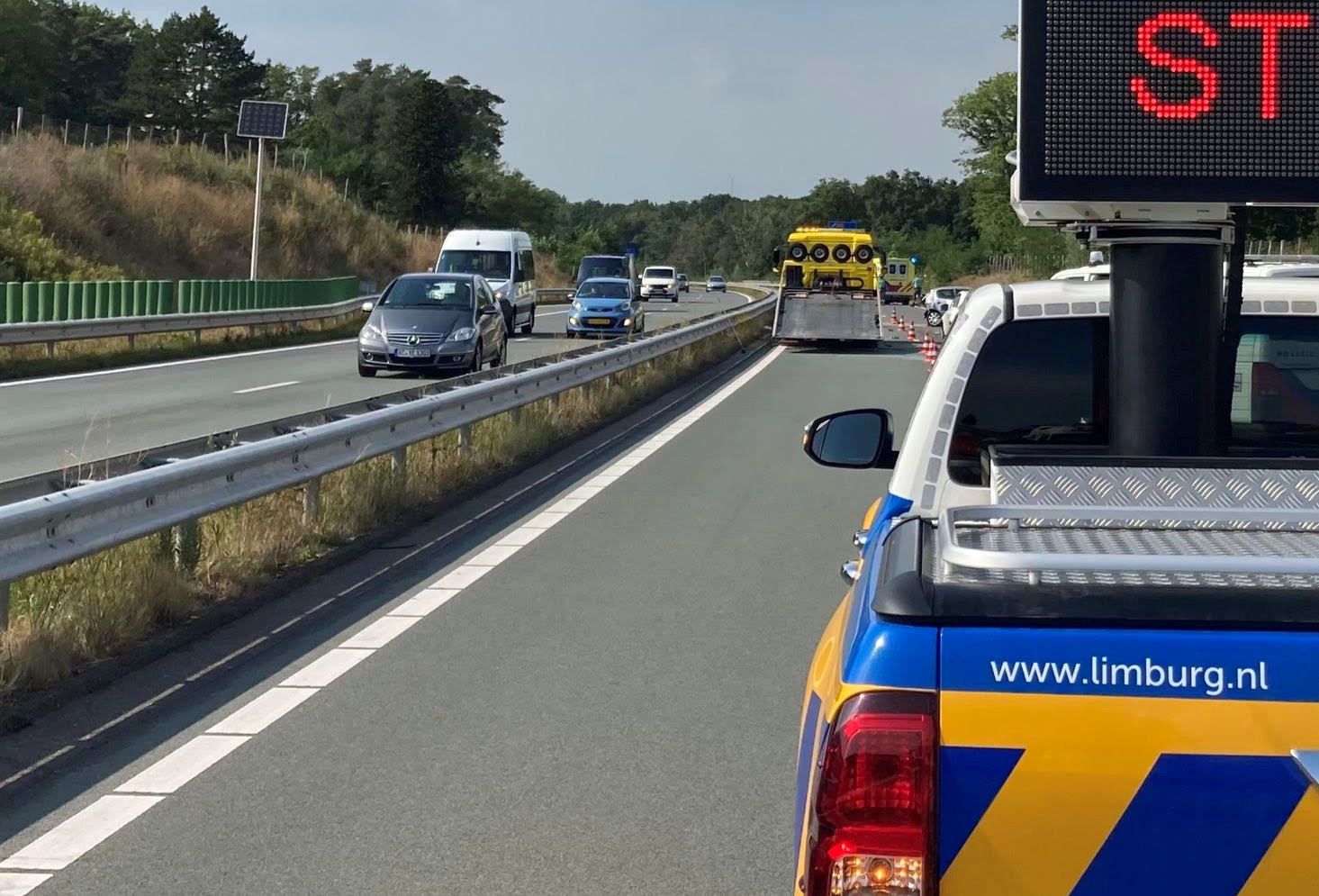 Goede aanrijdtijden in het derde kwartaal voor Takel- en Taxibedrijf Grootveld, hier te zien bij een ongeval op de N300 bij Brunssum op 1 september 2022 (foto: Weginspecteurs Limburg)