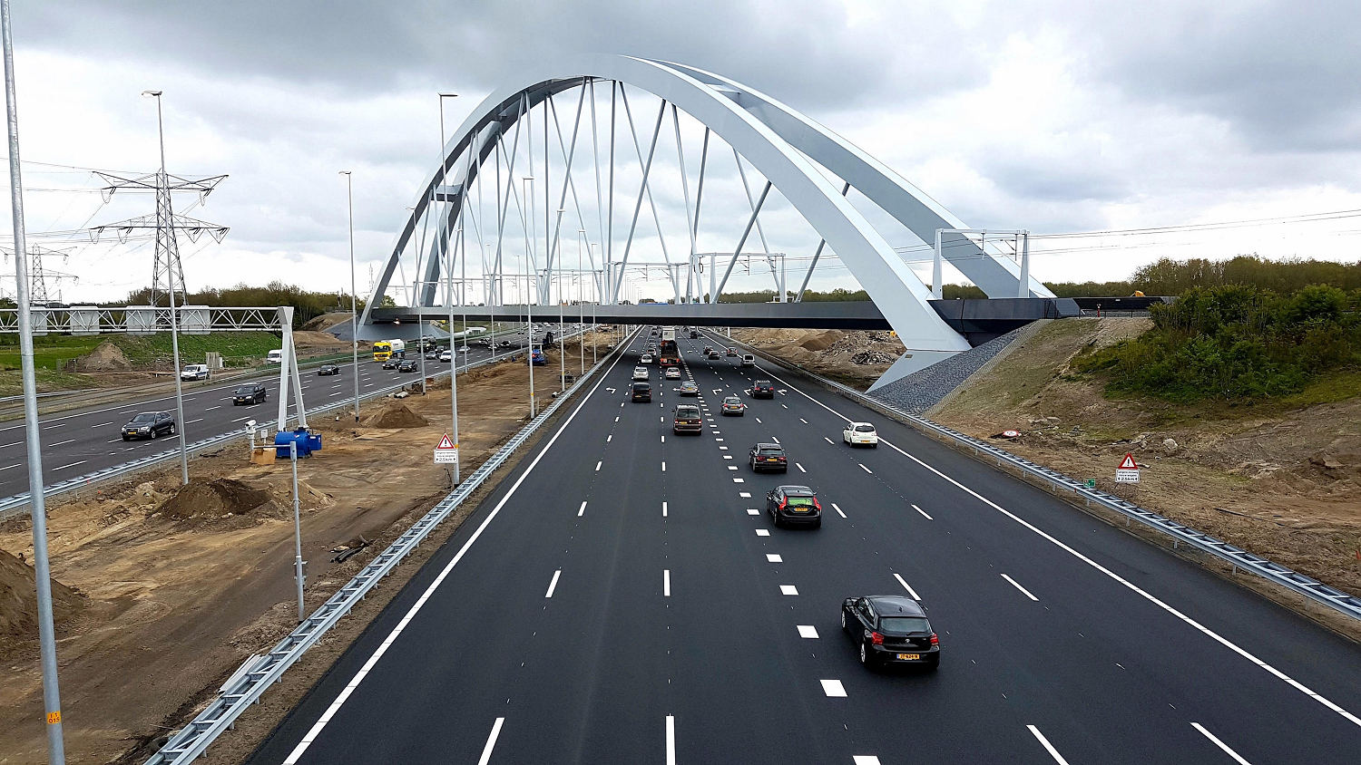The southern carriageway of the upgraded A1 at Muiderberg
